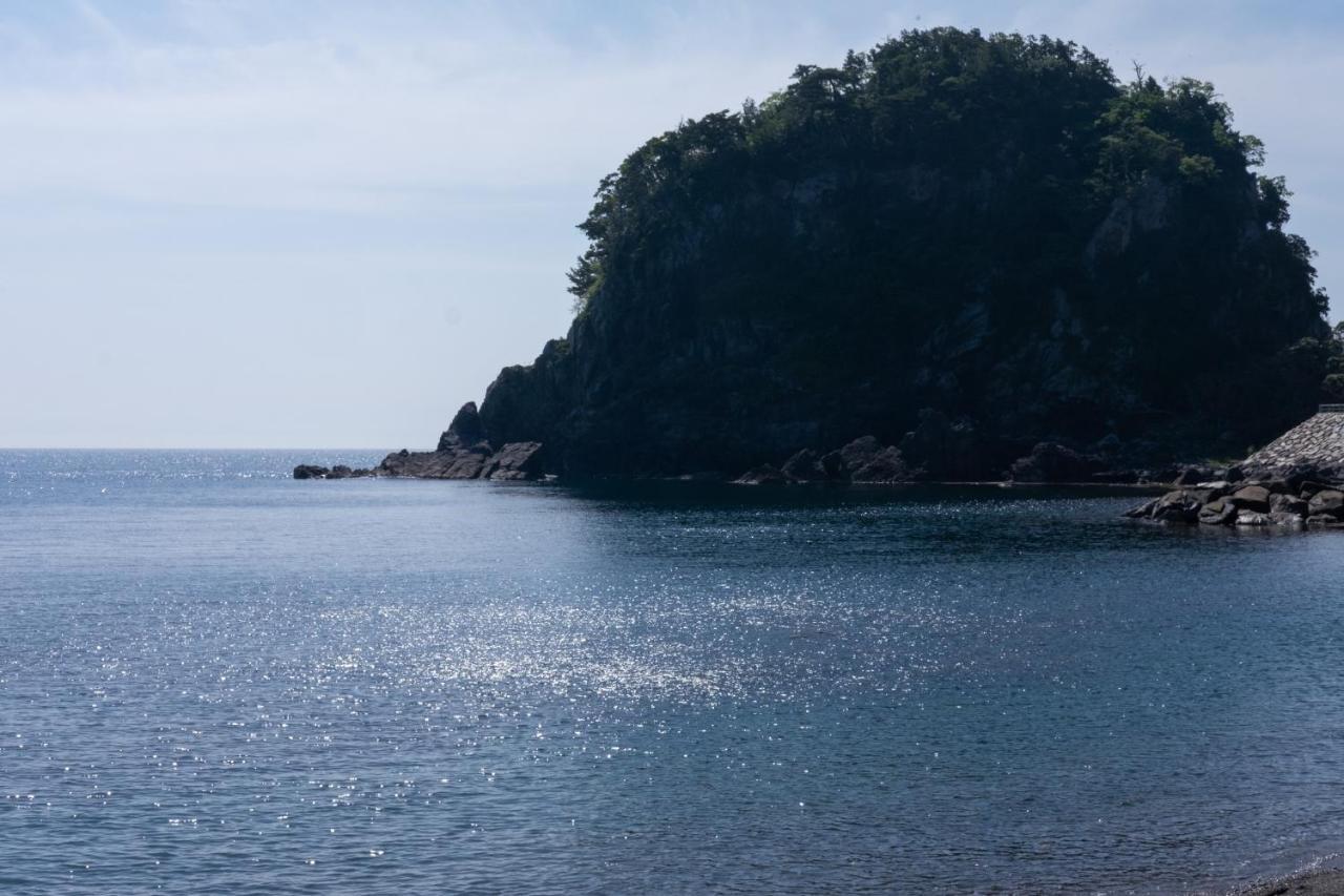 Hotel Retreat佐渡風島 グランピング- Self Check-In Only Sado Esterno foto